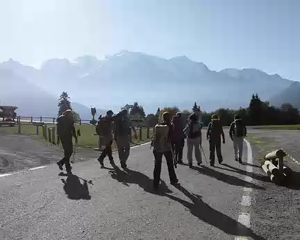 IMG_1464 Un groupe de randonneurs face au Mont Blanc